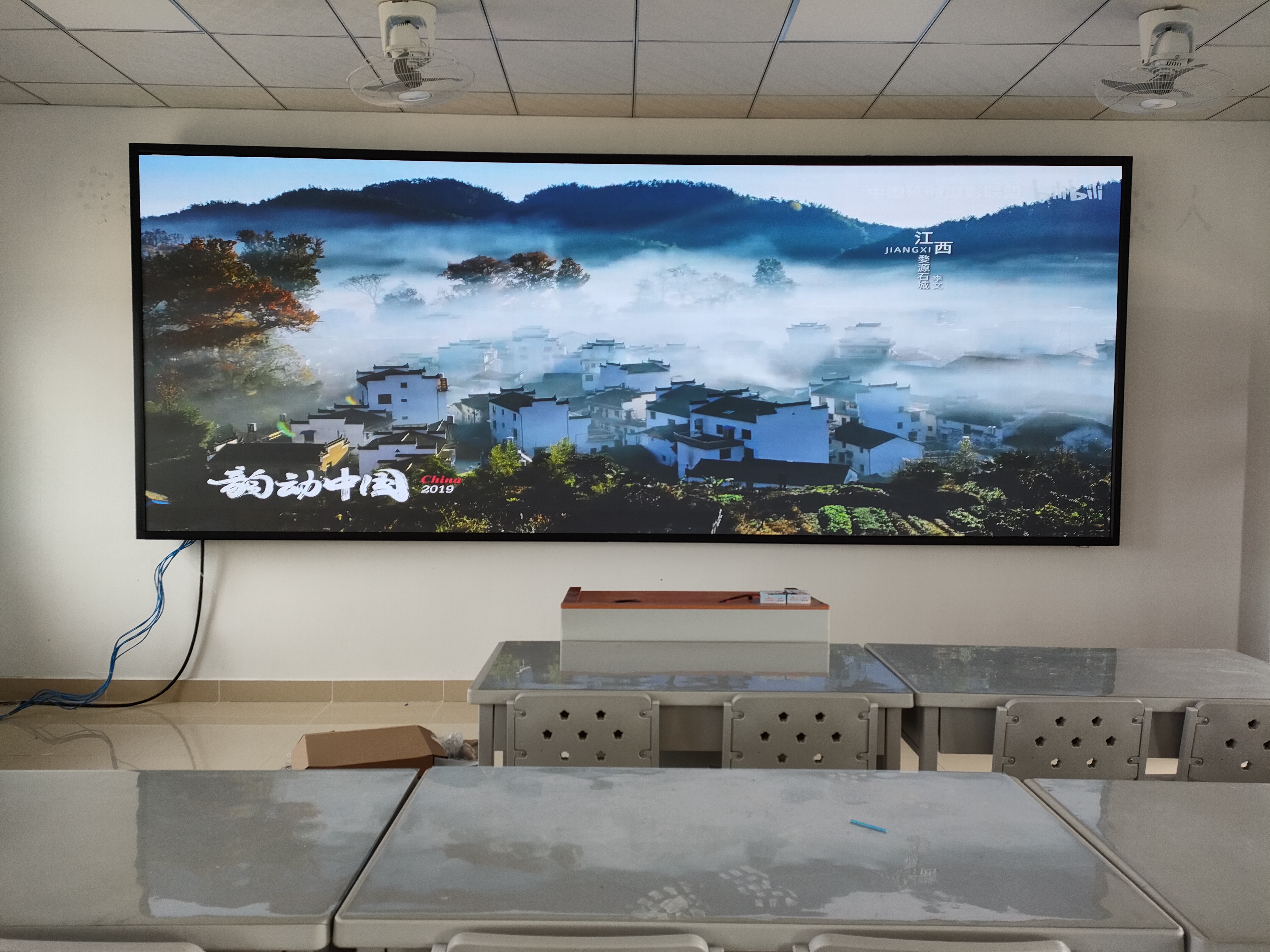 安裝戶外LED大屏時，怎樣設計結構才能既保證穩定性又降低風阻？